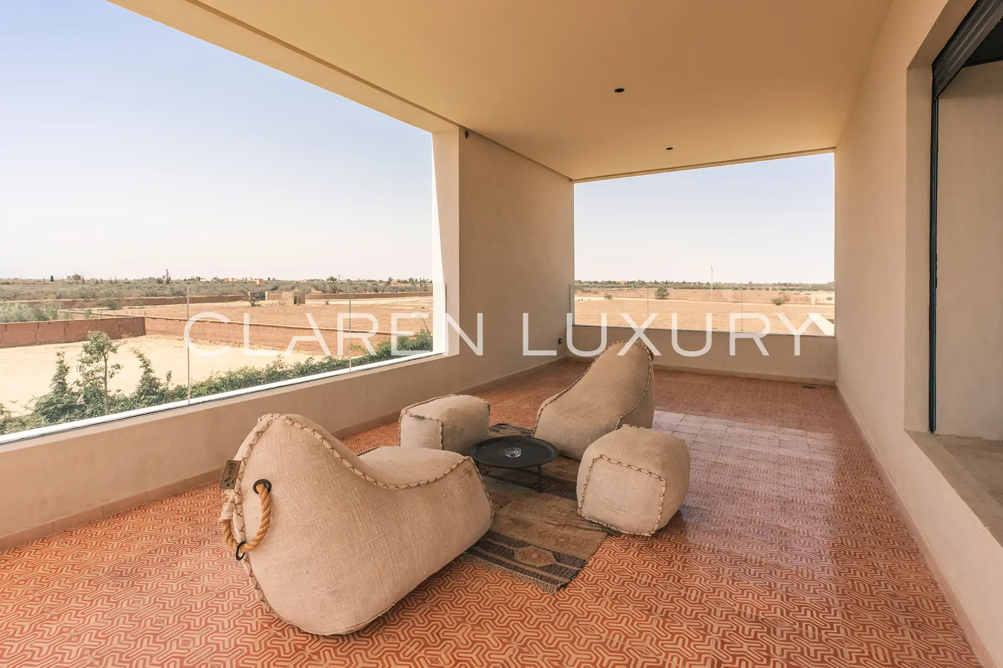 Villa de luxe à Marrakech : vue panoramique, piscine chauffée, salle de sport, terrain de foot & espace jeux pour enfants