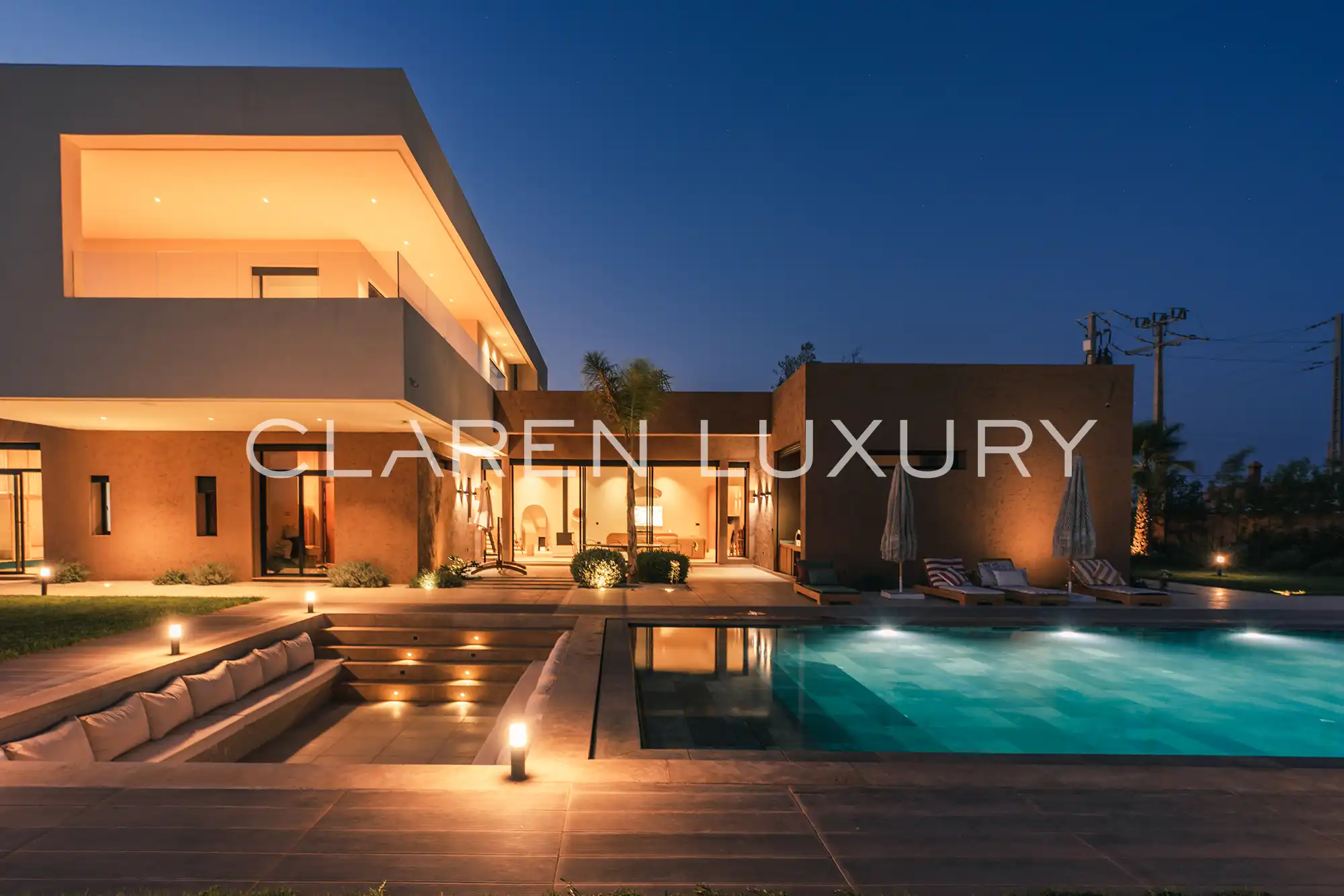 Villa de luxe à Marrakech : vue panoramique, piscine chauffée, salle de sport, terrain de foot & espace jeux pour enfants