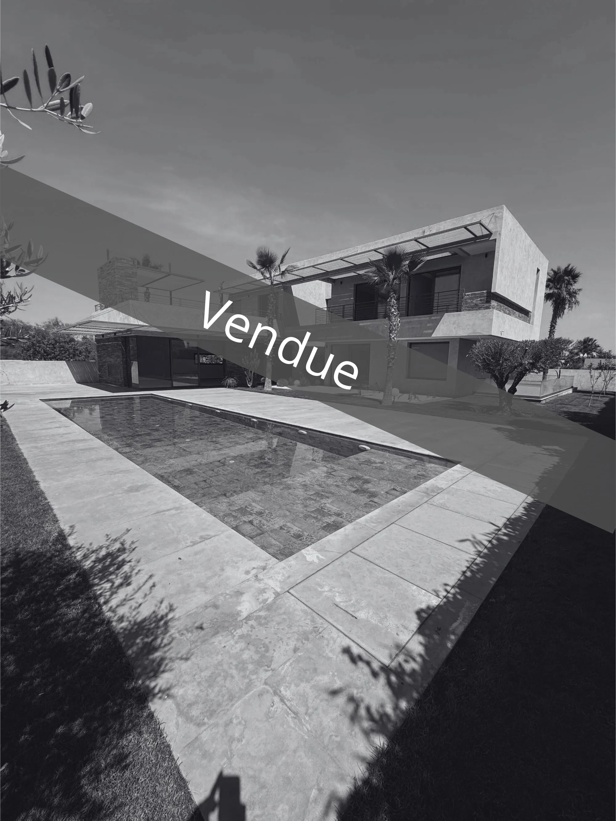 Villa de prestige en vente à Marrakech, front golf avec vue panoramique, piscine privée et finitions haut de gamme, conçue pour un art de vivre luxueux et sécurisé