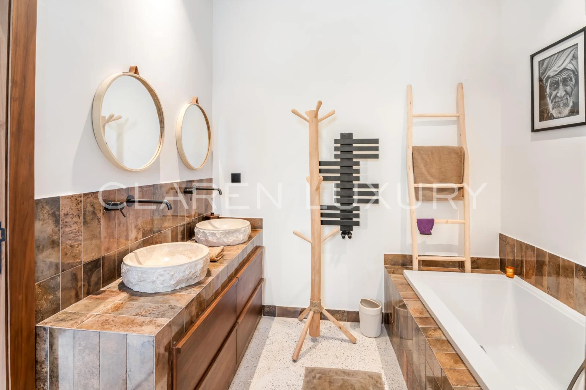 10 SUITES, 3 PISCINES chauffées, SPA ET espace de sport – LE LUXE INTÉGRAL À MARRAKECH