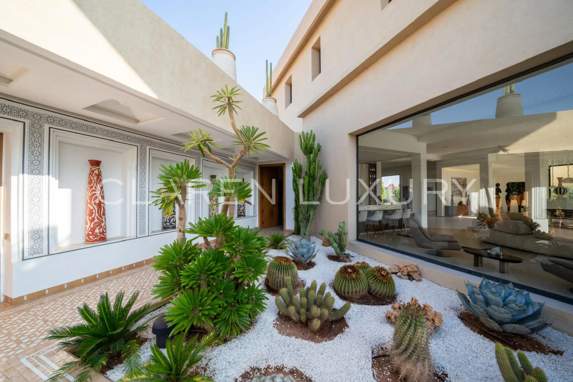 10 SUITES, 3 PISCINES chauffées, SPA ET espace de sport – LE LUXE INTÉGRAL À MARRAKECH