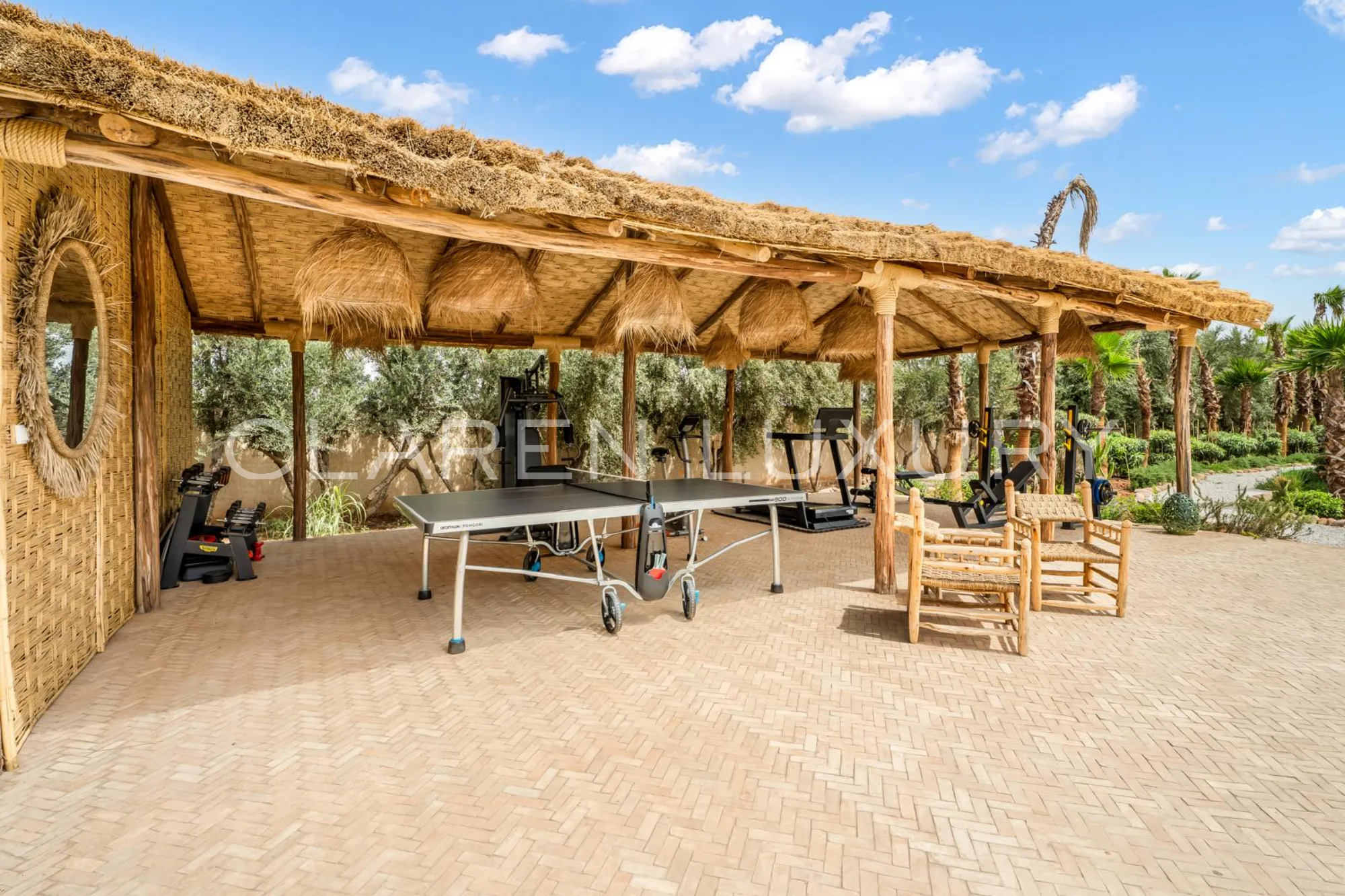 10 SUITES, 3 PISCINES chauffées, SPA ET espace de sport – LE LUXE INTÉGRAL À MARRAKECH