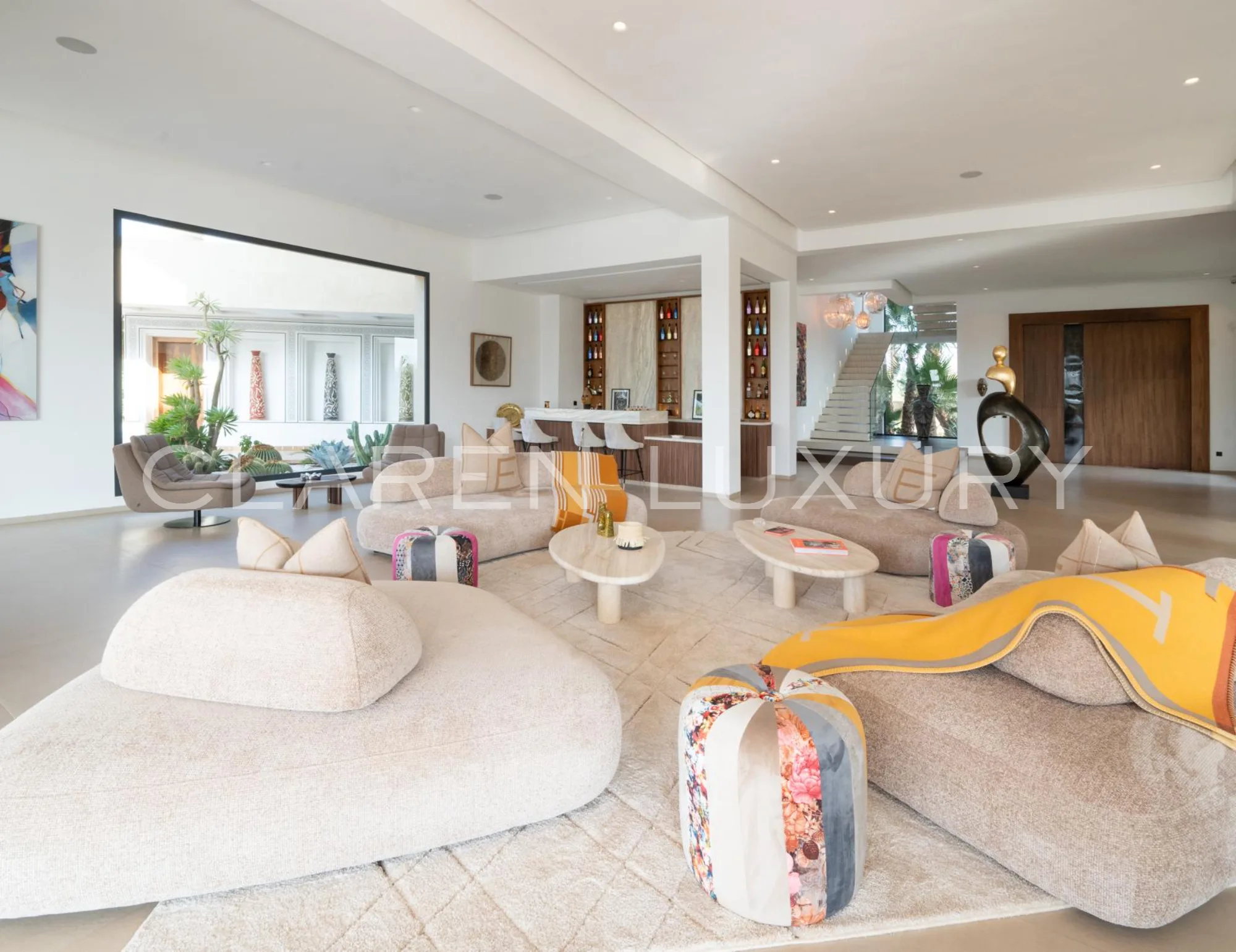 10 SUITES, 3 PISCINES chauffées, SPA ET espace de sport – LE LUXE INTÉGRAL À MARRAKECH