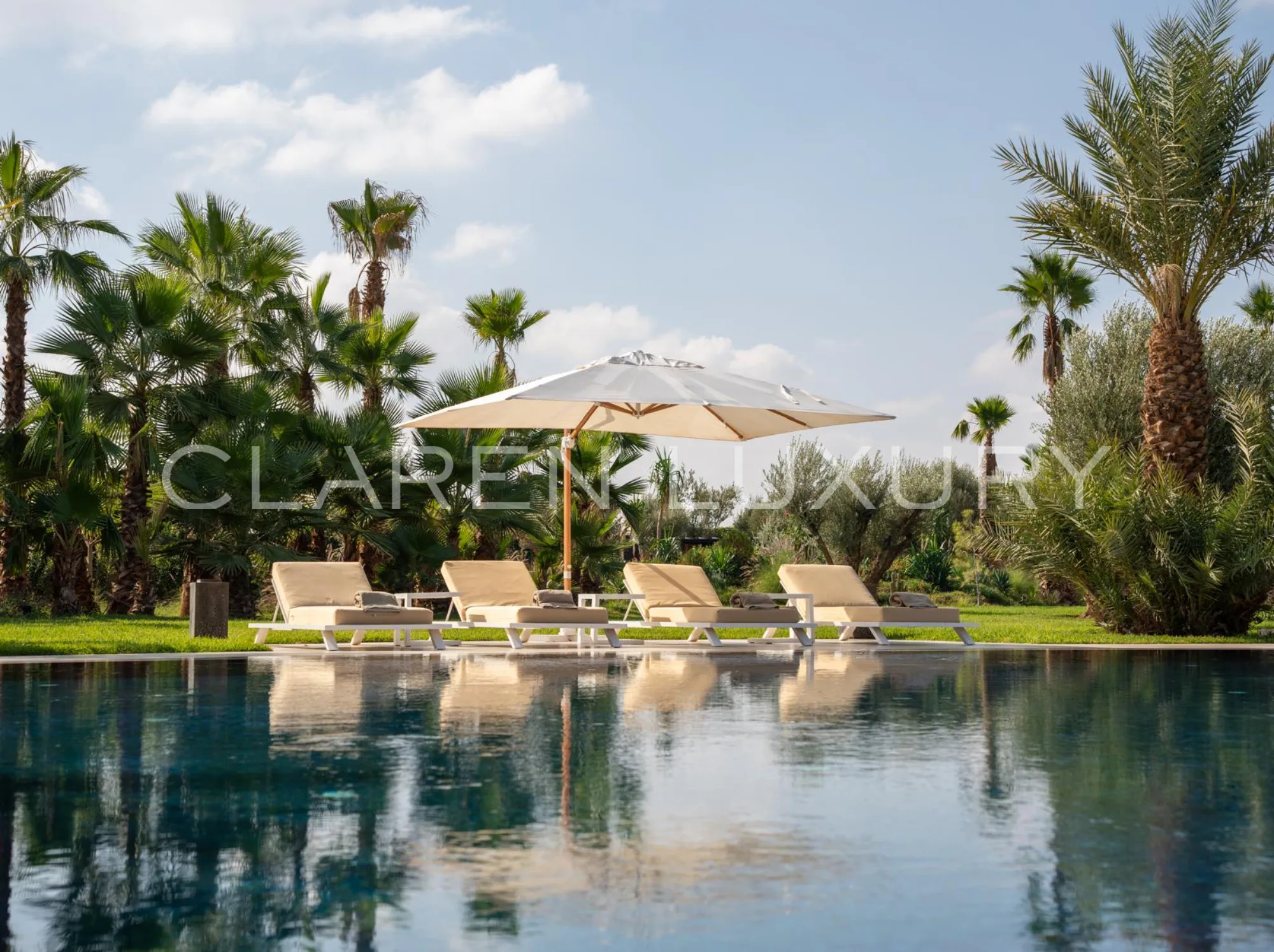 10 SUITES, 3 PISCINES chauffées, SPA ET espace de sport – LE LUXE INTÉGRAL À MARRAKECH