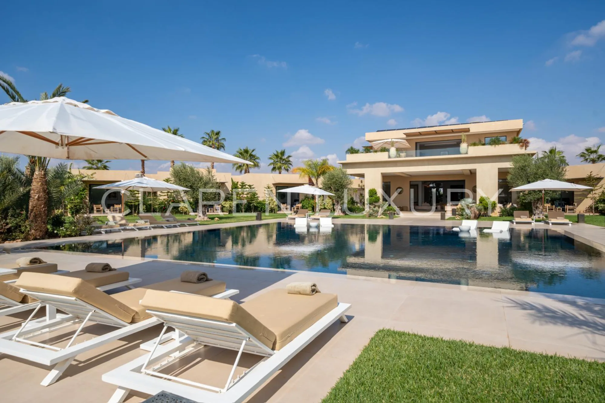 10 SUITES, 3 PISCINES chauffées, SPA ET espace de sport – LE LUXE INTÉGRAL À MARRAKECH