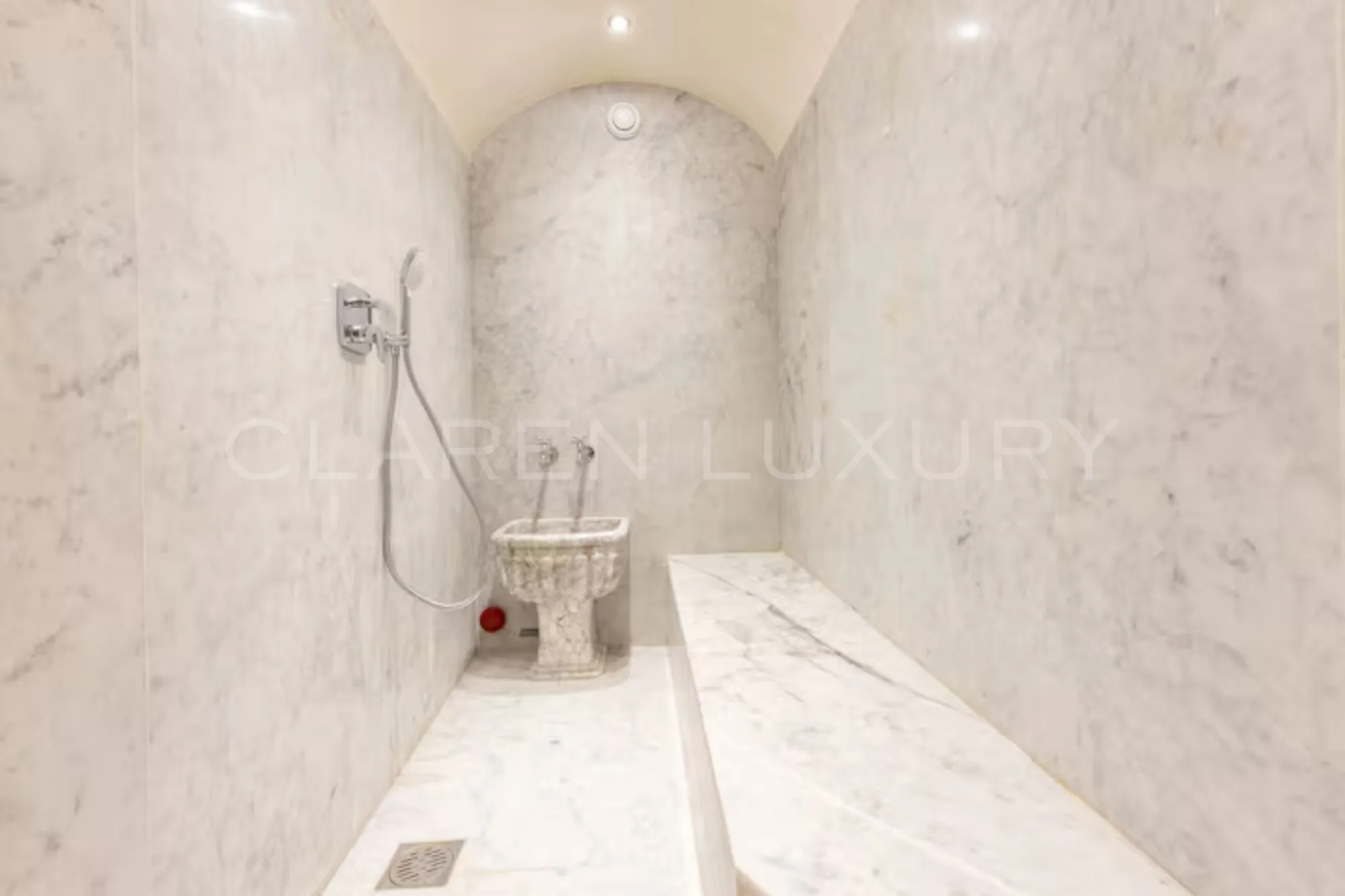 Grande villa avec piscine privée et vue à couper le souffle